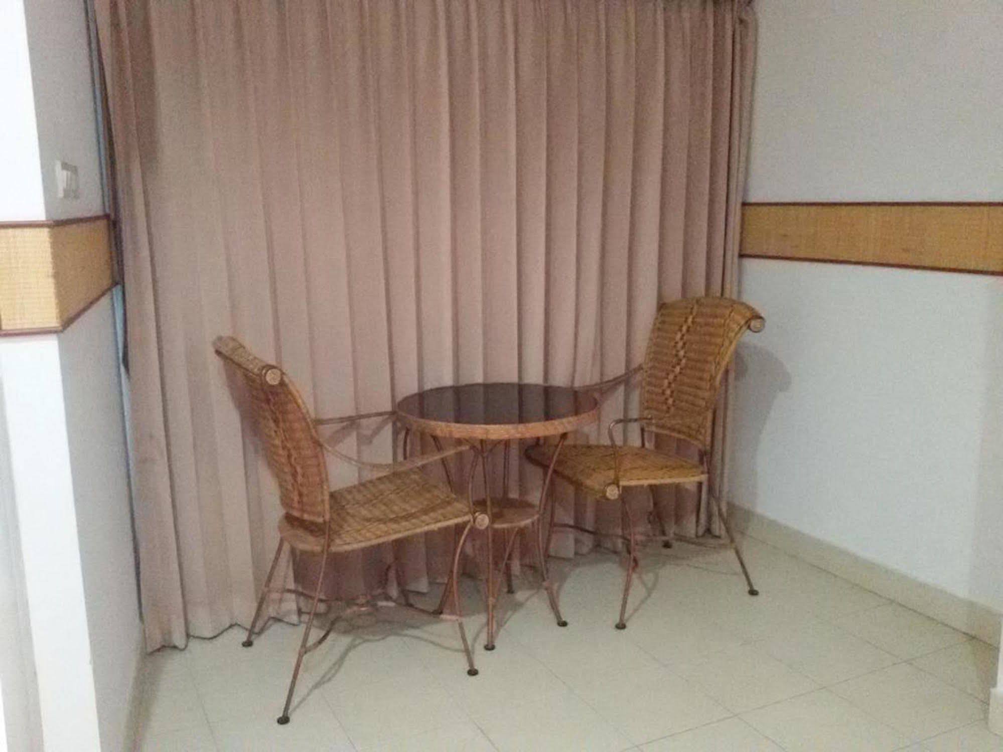 Rattakit Mansion Aparthotel Патая Екстериор снимка